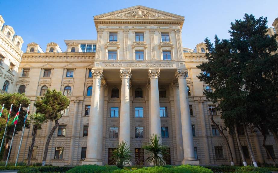 Озарбайжоннинг Эрондаги консули автоҳалокатда вафот этди