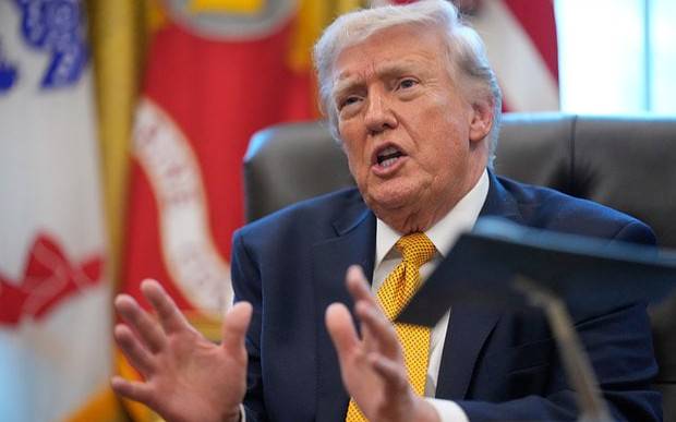 Трамп Эрон билан келишувга шошилмасликни буюрди