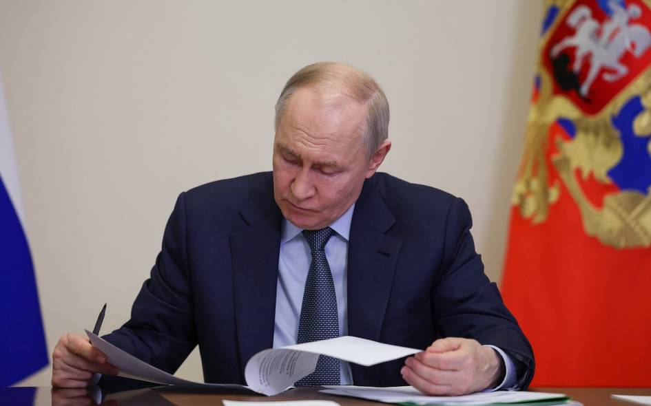 Россияни тарк этган фуқаролар мол-мулкидан айрилиши мумкин: Путин янги қонунни имзолади