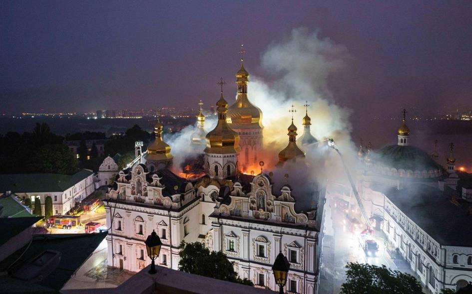 Россиянинг Киевга йирик ҳаво ҳужуми: 4 киши ҳалок бўлди, тарихий монастир ёниб кетди