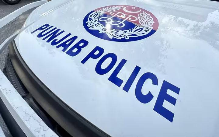Покистонда полиция адашиб 9 ёшли қизчани отиб қўйди