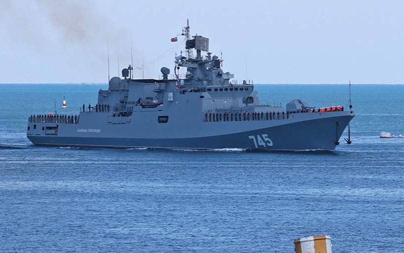 Россия ҳарбий кемаси Ла-Манш бўғозида Британия яхтасига ўқ узди