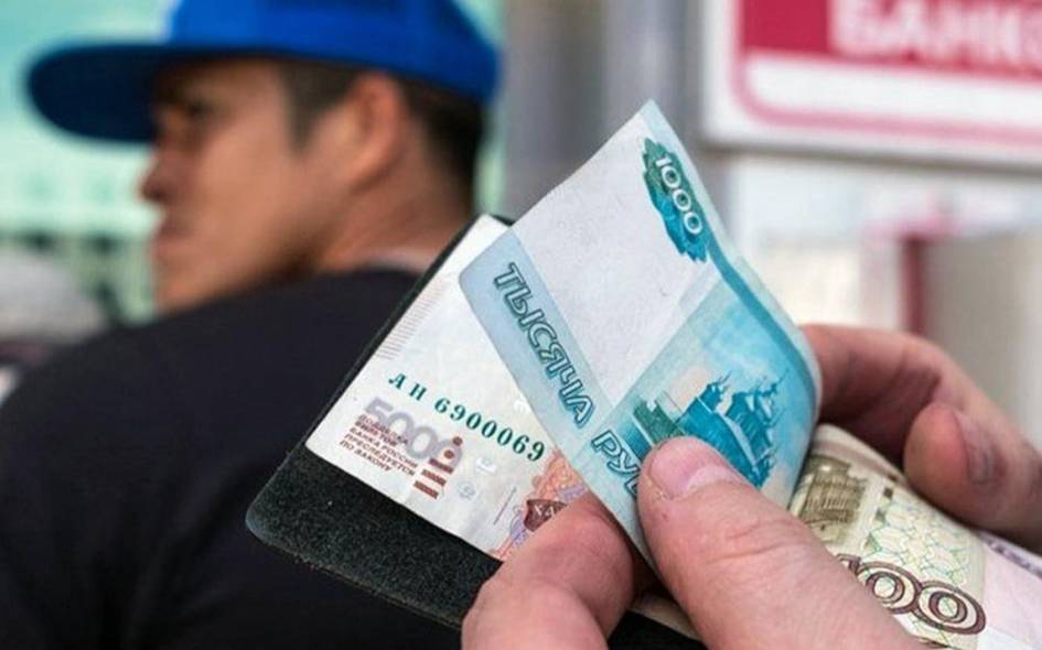 Россияда мигрантларнинг халқаро пул ўтказмаларидан комиссия олиниши мумкин