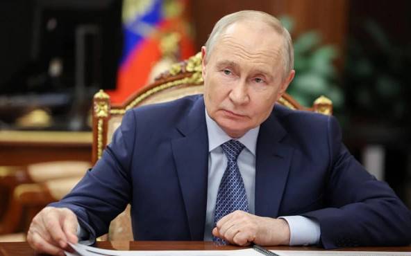 Путин Россия Ғарбнинг “қоидалари”га рози эмаслигини айтди
