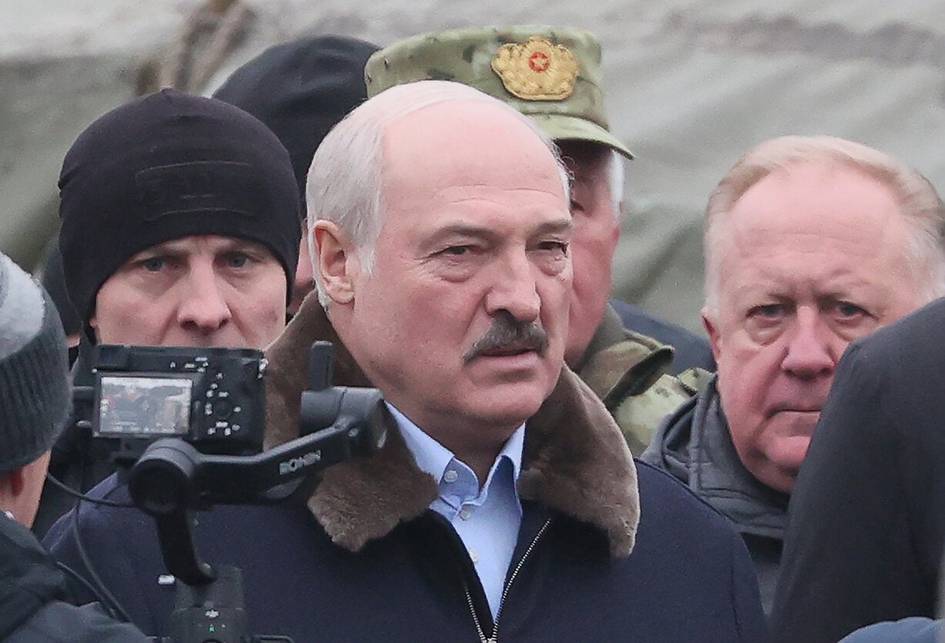 Лукашенко Украинага қўшин юбормасликка ваъда берди