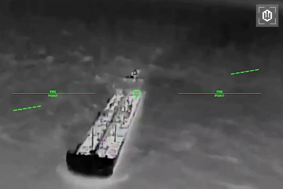 Украина бензин олиб кетаётган Россия танкерларига зарба берди (видео)