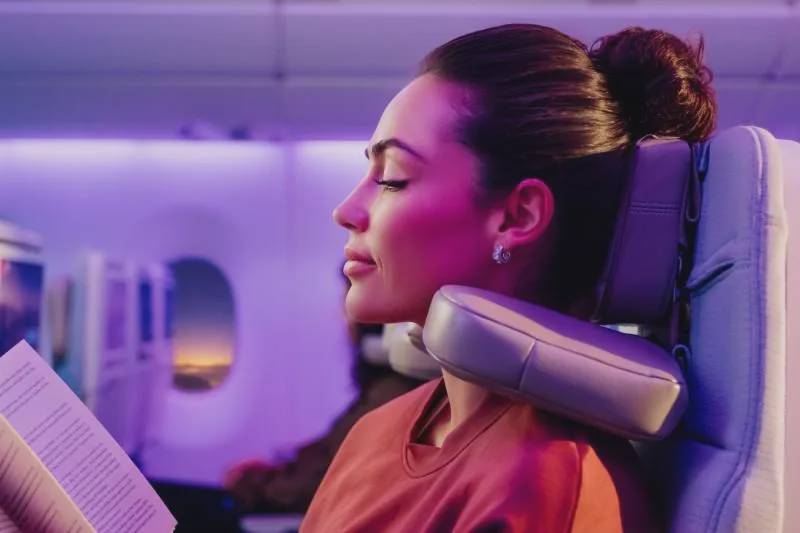 Эконом классдаги қулайлик: Emirates самолётларида букланма ёстиқли суянчиқлар пайдо бўла бошлади