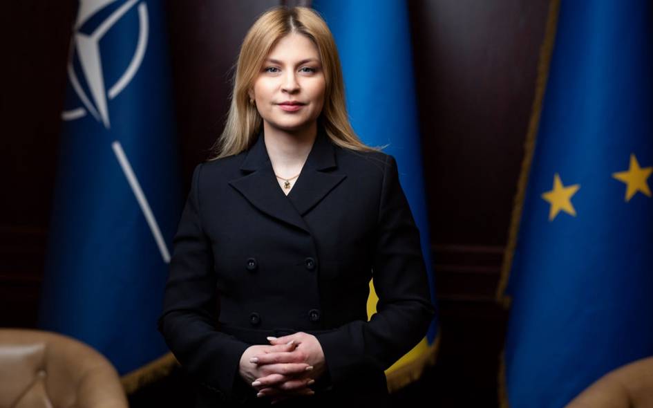 Украинанинг АҚШдаги собиқ элчиси ноқонуний бойишда айбланди