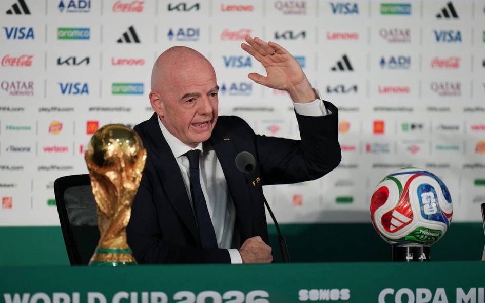FIFA раҳбари ўзи билан ишқий муносабатда бўлган аёлга катта миқдорда пул берганликда айбланмоқда