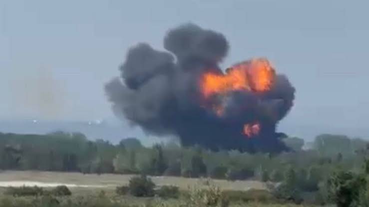 Туркияда F-16 қирувчи самолёти қулаб тушди (видео)