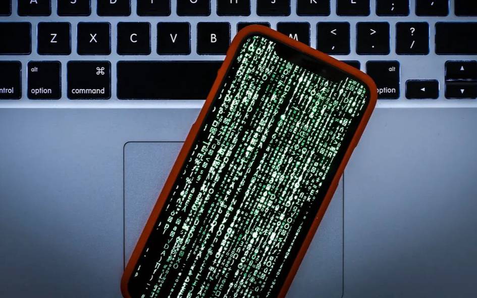 Apple 110 та мамлакатдаги фойдаланувчиларни жосуслик ҳужумидан огоҳлантирди