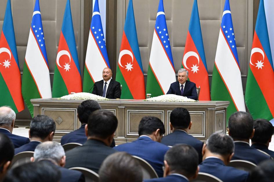 O‘zbekiston va Ozarbayjon prezidentlari OAV vakillari bilan uchrashdi