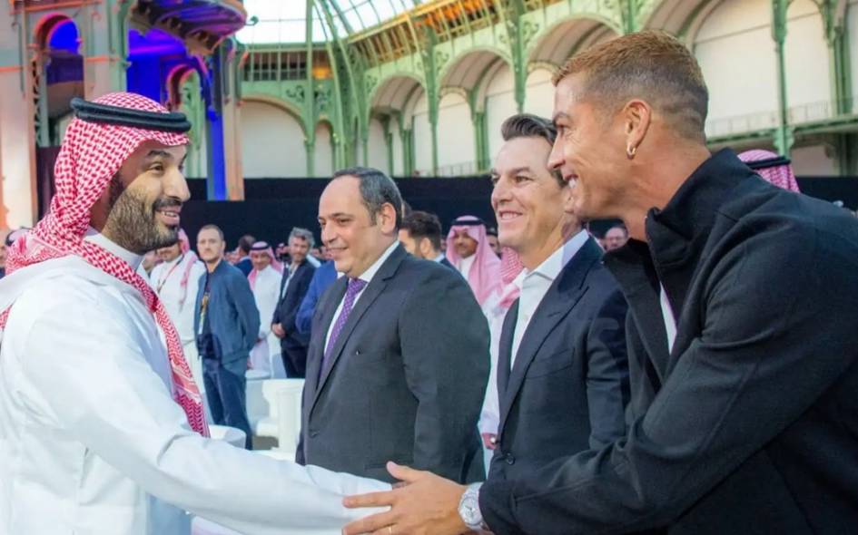 Саудия шаҳзодаси FIFA президенти билан кўришишдан бош тортди (видео)