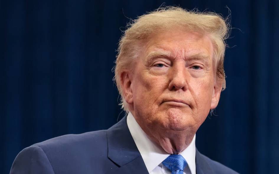 Трамп Фолкленд ороллари бўйича АҚШ позицияси қайта кўриб чиқилаётганини айтди