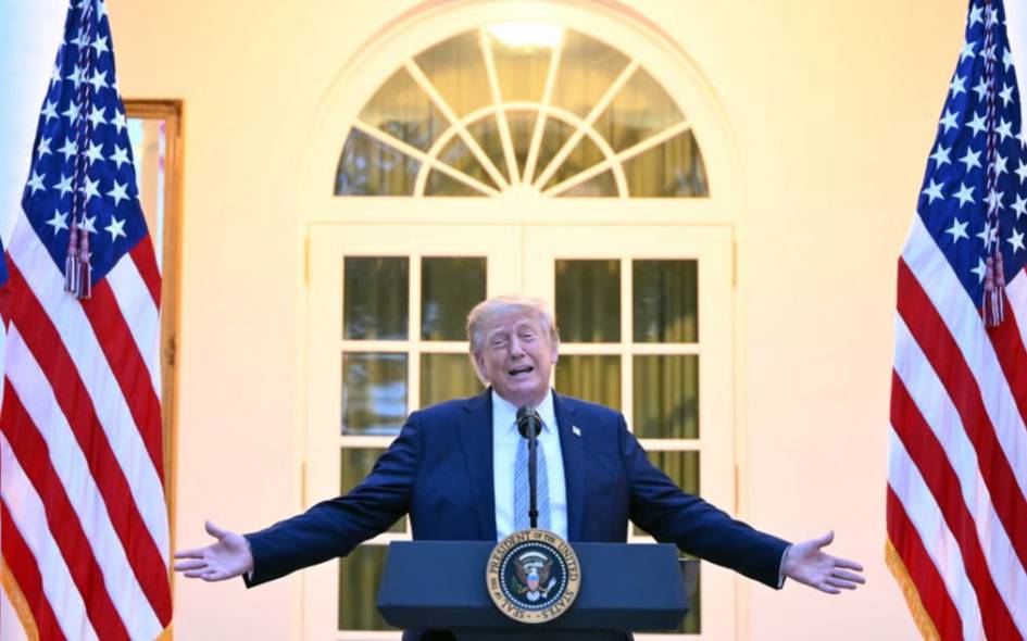 “Супер интеллект”: Трамп сунъий интеллект номини ўзгартирмоқчи