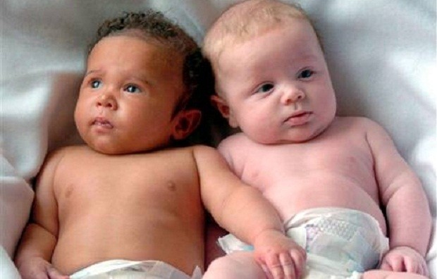 Komiks Ikki sariq va qora tanli ayollar Komiks Ikki sariq va qora tanli ayollar