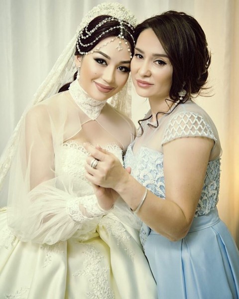 Rus porno saytlar onlayn Sport zalida yalangoch erkaklar va ayollar video