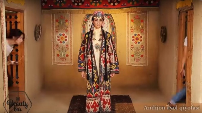 Eri eshak yaqin planda sikiladi Porno isitmasi