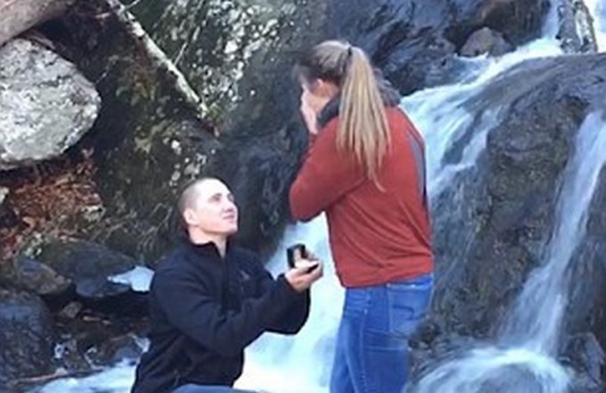 Uyda yolgiz erotik video Gey bokschi porno