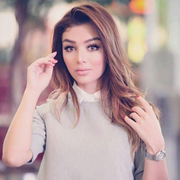 Erkak uchqun chaydi Anastasiya Vedenskaya bilan porno