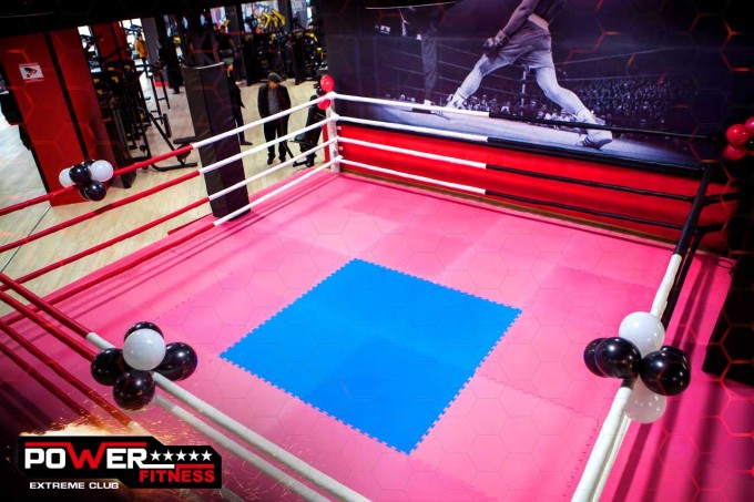 Katta kokrakli ayol oz istedodini namoyish etadi