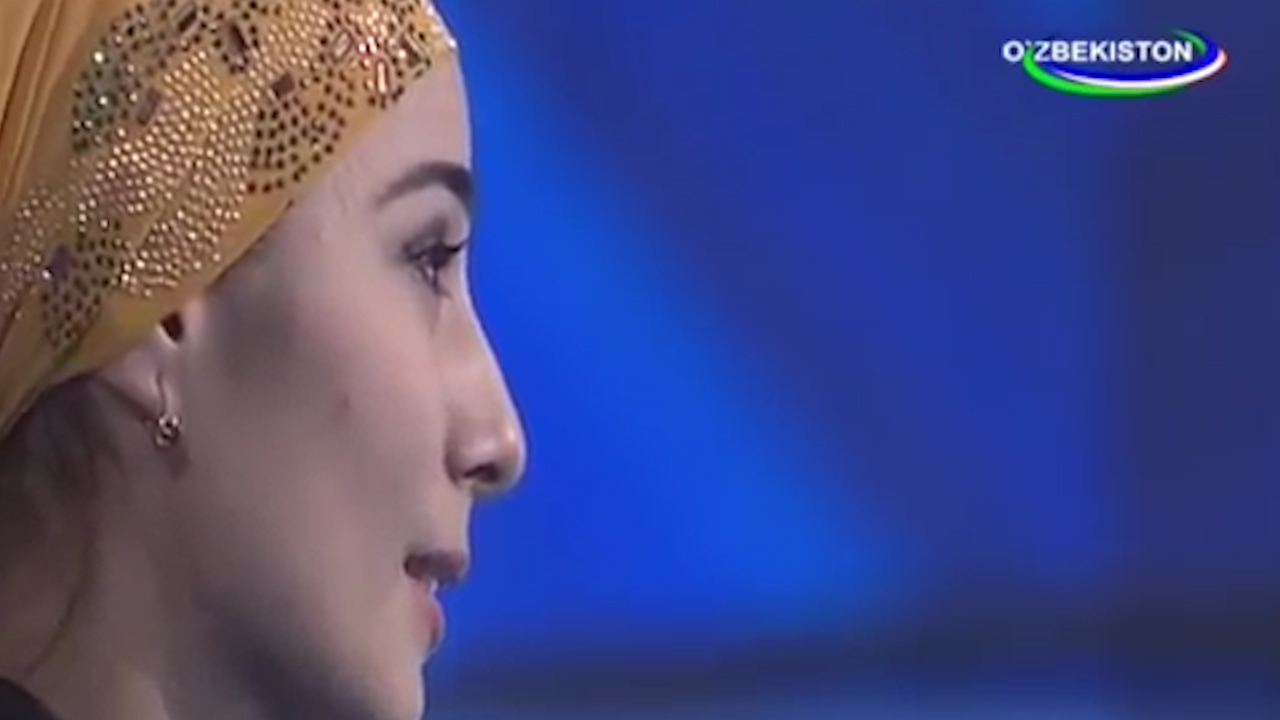 Rus qizlari minut berayotgan fotosuratlari