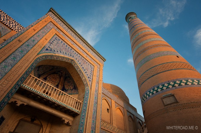 Strapon uchlikdagi erkaklar bilan jinsiy aloqa