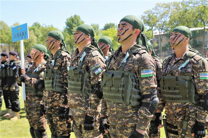 Yetuk onalar bilan uy qurilishi jinsiy aloqa Xarkov porno