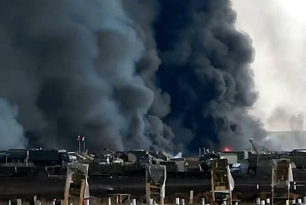 Ayollar yalangoch külotkida jinsiy aloqa video