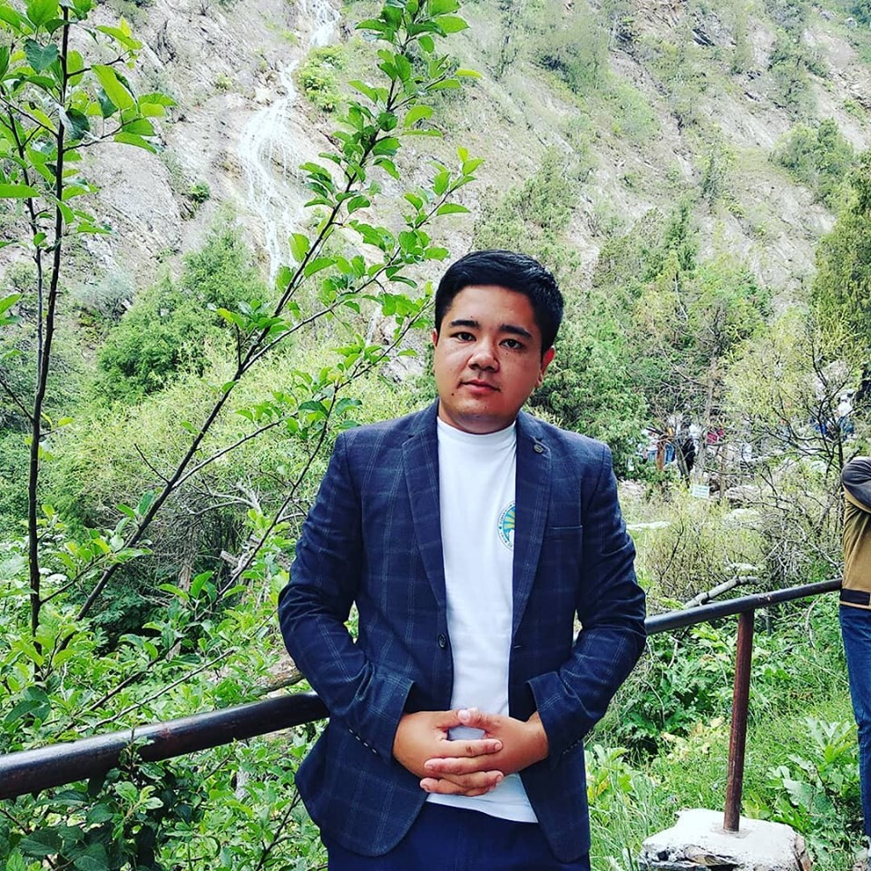 Eri tan oldi, deb soradi bir Dik.