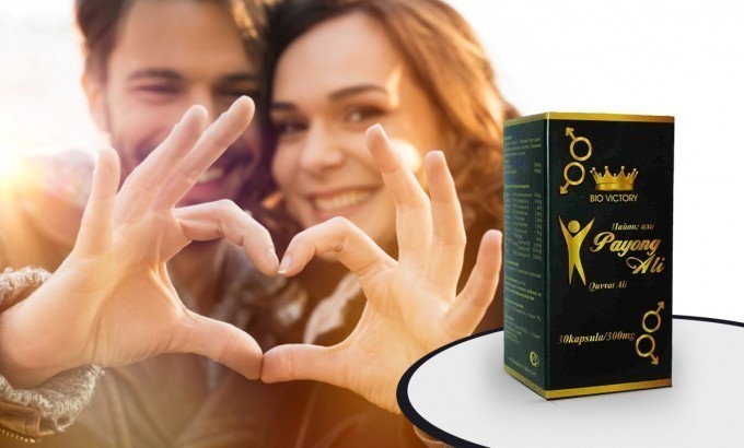 Yalangoch qiz ormonda suratga tushmoqda Katta kokraklari bilan qolda chizilgan porno komikslar