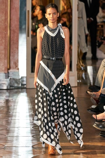 Eshakda mast semiz ayol