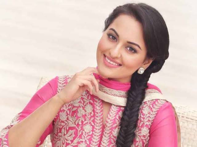 Anna Semenovich jinsiy porno Erkakning anusiga mushtlash