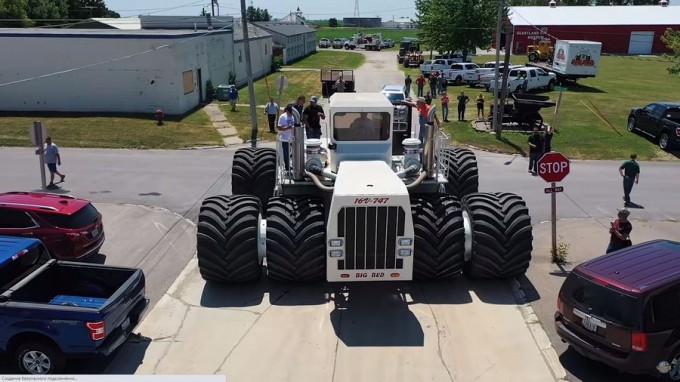 Nastya Samburskayaning butunlay yalangoch fotosurati