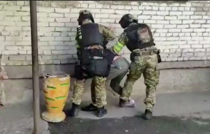 Erkakning eshagini yalagan etuk porno