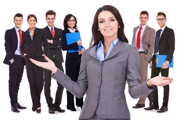 Qizni stulga bog‘lab, yechintirishdi.