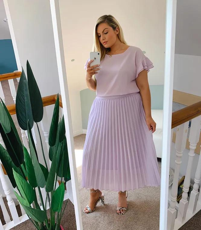 Dom 2 da seks tomosha qiling Boss kotibani mushukini yalashga majbur qildi