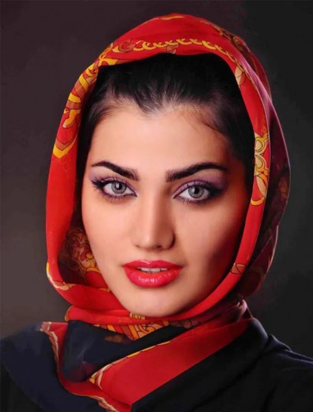 Sankt-Peterburgdagi marosimlar kosmetikasi Birinchi odamdan uxlayotgan odamlar bilan jinsiy aloqa