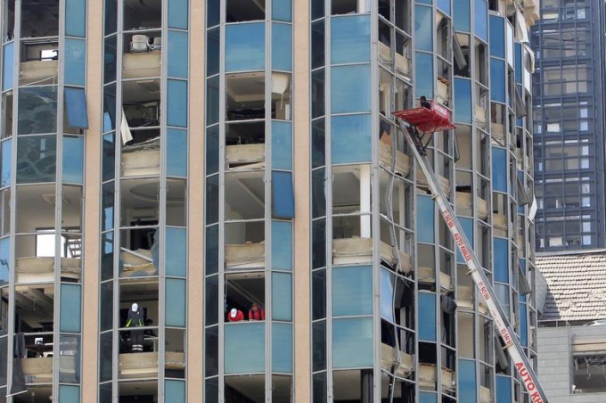 jinsiy olatni ayollar pantiesida va yubkada
