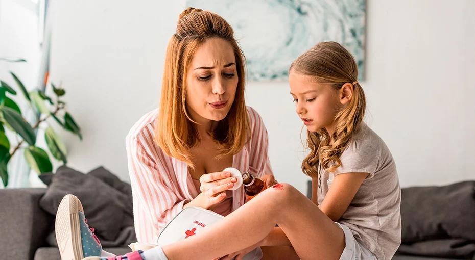 Porno filmdagi ayollar oyoqlarini yoyishadi