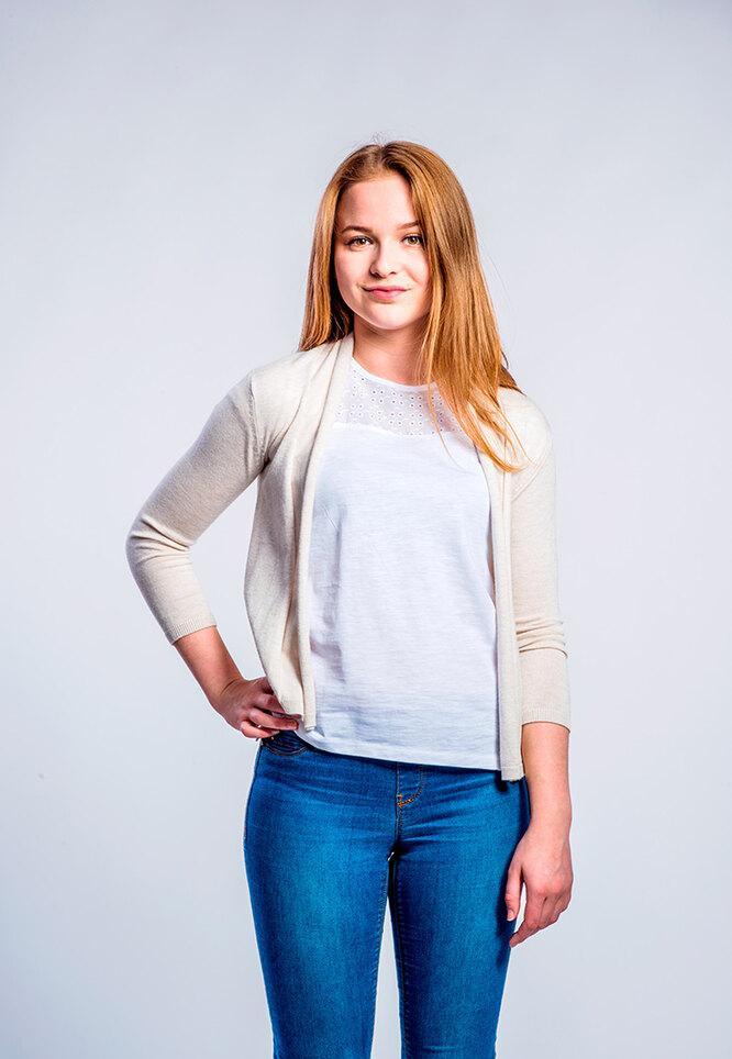 Kokraklar orasida porno sikilgan