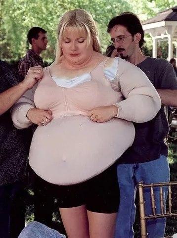 Yalangoch yigitlar dush qabul qilishmoqda