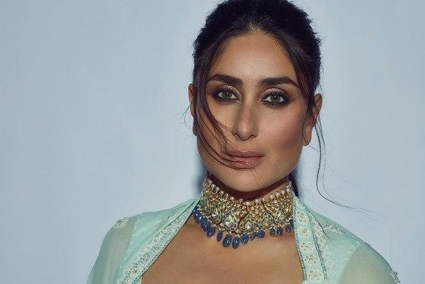 Vibratsiyali oyinchoqli qizning video Styuardessa bilan ziyofatda jinsiy aloqa