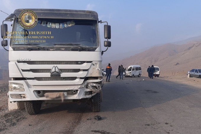 Kino xotini dugonasi bilan erini aldayapti Yalangoch yosh dumba surati