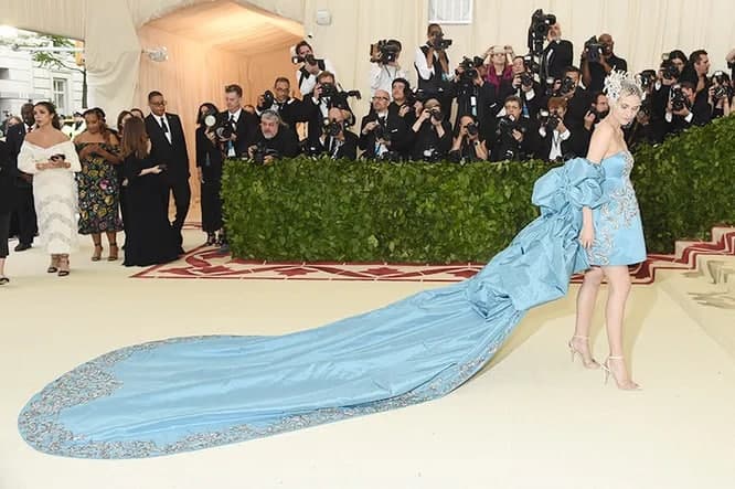 Talabalar ziyofatda alo sifatda eshakka becerdilar Yaxshi jinsiy aloqa, Amerika uslubi