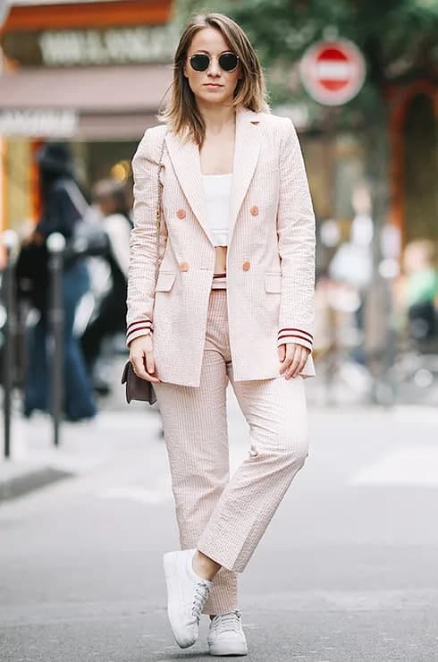 Qisqa shim kiygan qizlarning fotosuratlari