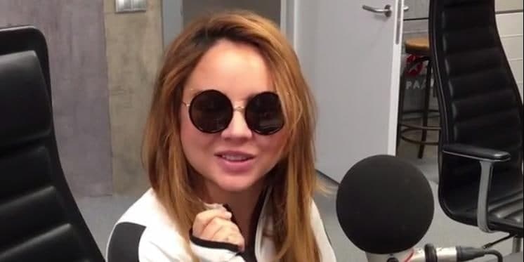 Yalangoch chiroyli ayollarning fotosuratlarini koring