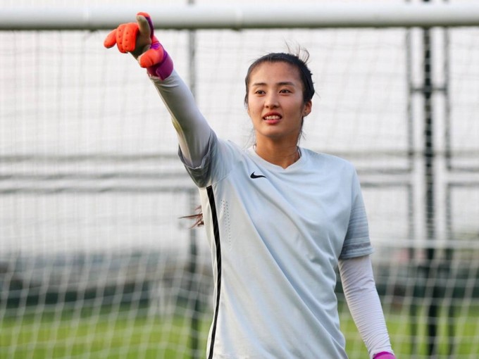 Paypoq va taytdagi ayollarning erotik fotosuratlari.