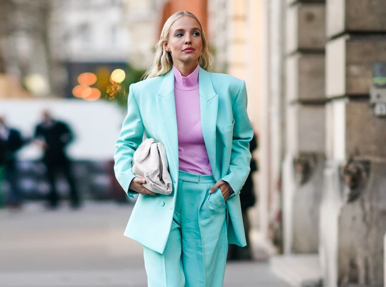 Moynali kiyimlardan onlayn porno