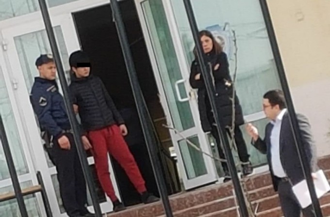 Yalangoch qizlarning elastik dumbalari